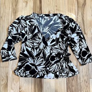 Chico’s Tropical Floral Black and White Wrap Top Blouse women’s plus 3 16 XL USA